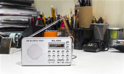 Elbe RF-49 Radio Digital FM Lector MP3 USB Batería Recargable Elbe RF-49 Radio Digital FM Lector MP3 USB Batería Recargable