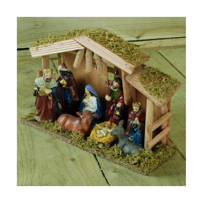 Nacimiento de belén con 8 figuras y musgo