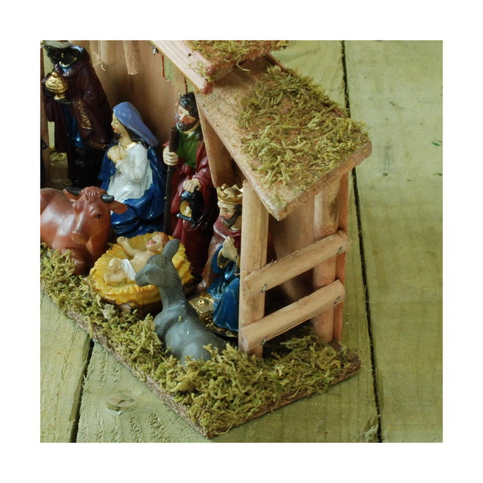 Nacimiento de belén con 8 figuras y musgo