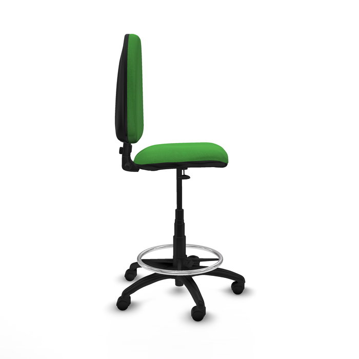 Taburete Aýna con mecanismo Contacto permanente básico tapizada con Tela color Verde. Equipado con Base poliamida negra, Sin brazos y Ruedas de nailon 50 mm