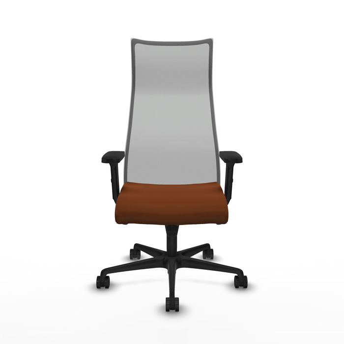 Sillón Albacete con mecanismo Sincro tapizada con Similpiel color Marrón y malla color Gris. Equipado con Base nailon negra, Brazos 2D y Ruedas 65mm nailon