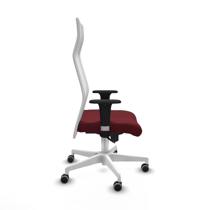 Sillón Albacete con mecanismo Sincro tapizada con Similpiel color Granate y malla color Blanco. Equipado con Base poliamida blanca, Brazos 1D y Ruedas 65 mm parqué