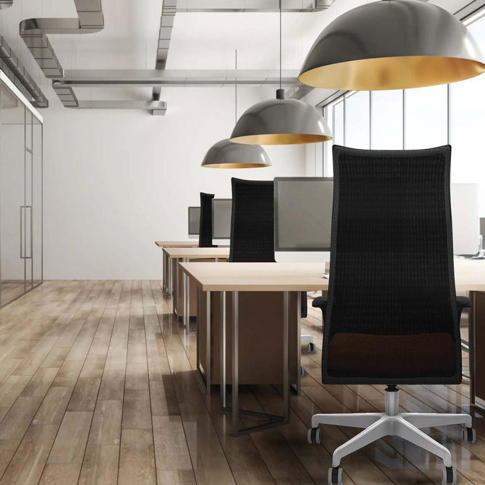 Sillón Albacete con mecanismo Sincro tapizada con Similpiel color Granate y malla color Blanco. Equipado con Base poliamida blanca, Brazos 1D y Ruedas 65 mm parqué