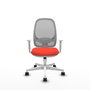 Silla de oficina Cilanco con mecanismo Sincro tapizada con Tela color Naranja oscuro y malla color Gris. Equipada con lumbar 1D, Reposabrazos blancos y Ruedas 65mm nailon