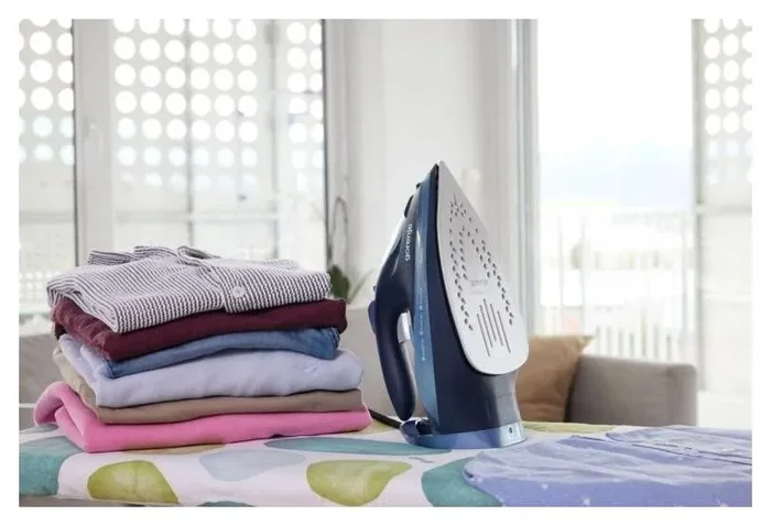 Gorenje SIH3200DB Plancha de vapor con suela cerámica, azul Gorenje SIH3200DB Plancha de vapor con suela cerámica, azul