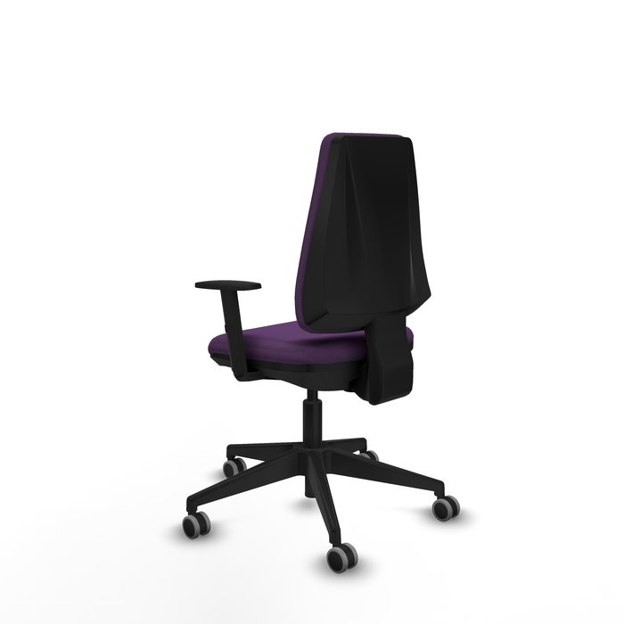 Silla de oficina Elche con mecanismo Contacto permanente básico tapizada con Tela color Morado. Equipada con Base piramidal negra, Brazos 1D y Ruedas 65 mm parqué