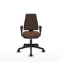Silla de oficina Elche con mecanismo Asincro tapizada con Tela color Marrón oscuro. Equipada con Base piramidal negra, Brazos fijos y Ruedas 65mm nailon