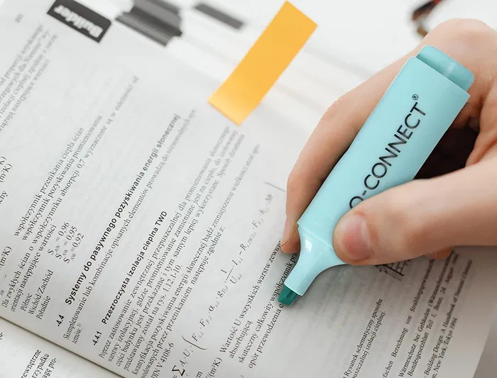 Q-connect Rotulador Fluorescente Pastel Punta Biselada Estuche de Sobremesa 8 Colores Surtidos Trazo 1-5 mm