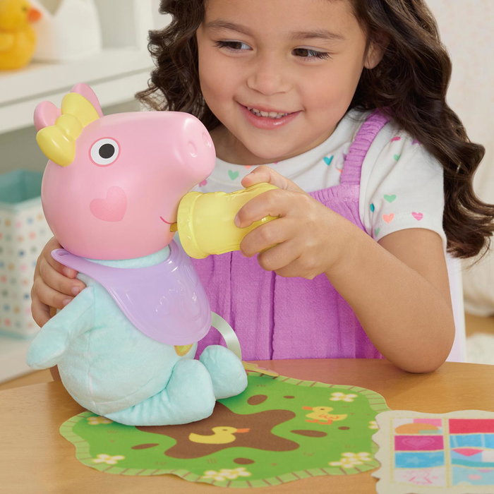 Hasbro Peppa Pig Muñeca Evie Gruñidos y Abrazos G1637 con Sonidos y Accesorios Interactivos Juguete +3 Años