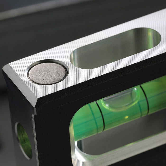 Toughbuilt Nivel Torpedo Magnético TB-H2-L-M23T-M 23 cm con 4 Burbujas de Precisión y Imanes de Neodimio para Tuberías y Conductos