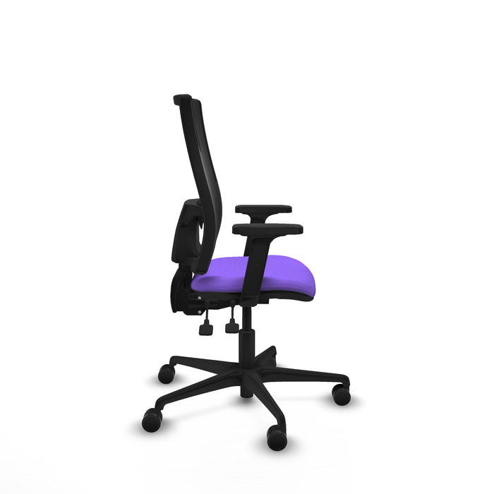 Silla de oficina Bormate con mecanismo Asincro tapizada con Tela color Lila y malla color Negro. Equipada con lumbar 1D, Brazos 2D y Ruedas 65mm nailon