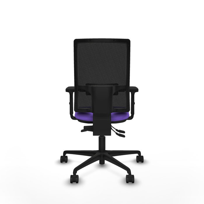 Silla de oficina Bormate con mecanismo Asincro tapizada con Tela color Lila y malla color Negro. Equipada con lumbar 1D, Brazos 2D y Ruedas 65mm nailon