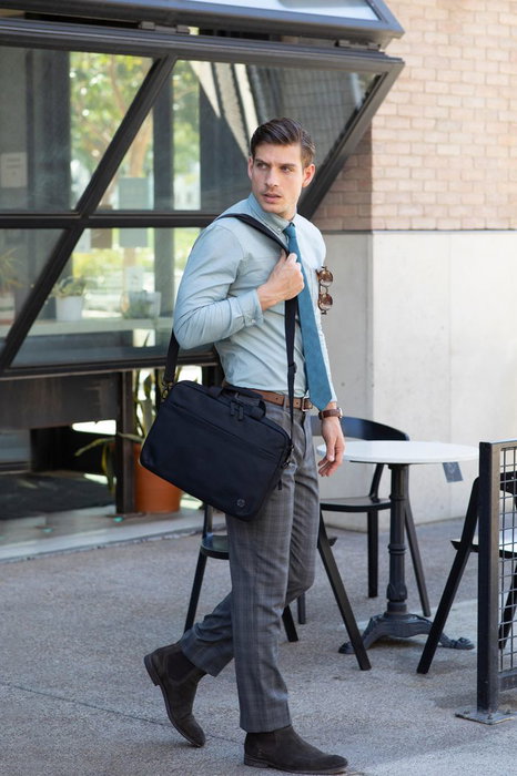 HP Bolso para portátil Renew Business de 14.1 pulgadas. Diseñado con materiales responsables, duradero y cómodo.