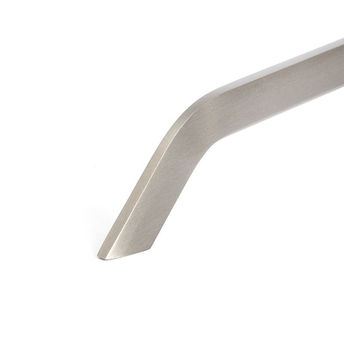 SYSTEM Tirador Aluminio Modelo Siegen Negro y Níquel Cepillado Distancia 192 mm