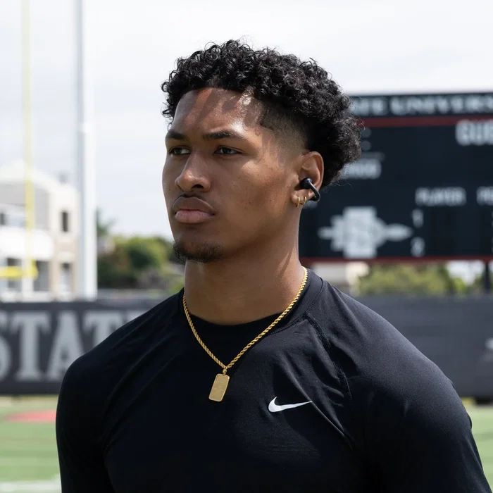 JLab Flex Auriculares Inalámbricos Deportivos True Wireless (TWS) Clip de Oreja, Bluetooth 5.4, Hasta 7h, Resistencia IPX4, Negro (ieuebflexrblk124)