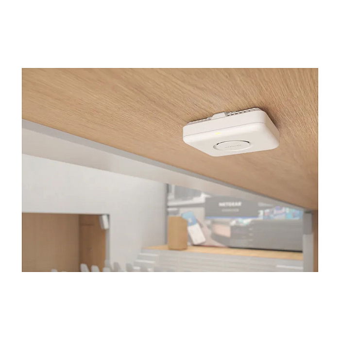 NETGEAR WBE710 Access Point Tri-Band Wi-Fi 7 (2.4/5/6 GHz) 9400 Mbps, PoE, 2.5G Ethernet, para Montaje en Pared o Techo, Blanco