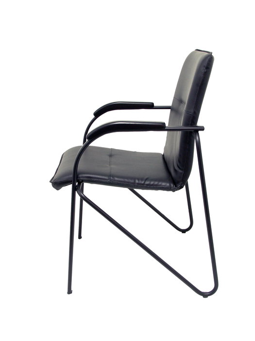 Silla Samba tapizada con Similpiel color Negro. Brazos fijos