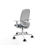 Silla de oficina Cilanco con mecanismo Sincro tapizada con Tela color Gris. Equipada con lumbar 1D, Reposabrazos blancos y Ruedas 65mm nailon