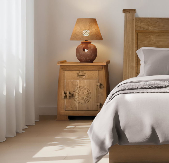 GINER Y COLOMER Mesita de Noche de Madera Maciza de Teca, con Cajón y Puerta Tallada, Acabado Natural, 60 cm de Alto, 54x37 cm