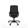 Silla de oficina Mardos con mecanismo Sincro tapizada con Tela color Azul claro y malla color Negro. Equipada con lumbar 1D, Brazos 1D y Ruedas 65mm nailon