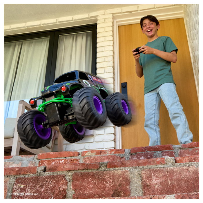 Spin Master Monster Jam Grave Digger Monster Truck Teledirigido a Escala 1:15, Modo Smash 'n Bash con Auto-Reparación, Juguete para Niños de 4 Años o Más, Negro y Verde