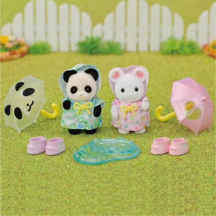 Sylvanian Families 1710444957409 Dúo de bebés con trajes de lluvia - Panda y Marshmallow Mouse