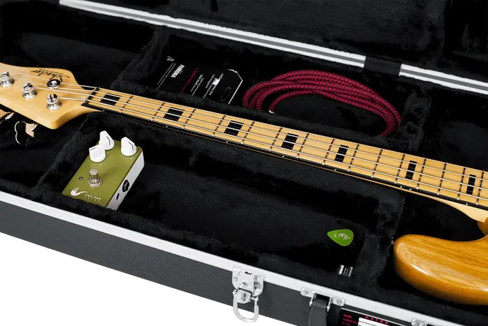 Gator Estuche Bajo Eléctrico Abs Deluxe Negro ABS Exterior Vellón Interior Dimensiones 1252,2 x 419,1 x 142,2 mm Peso 5,72 kg