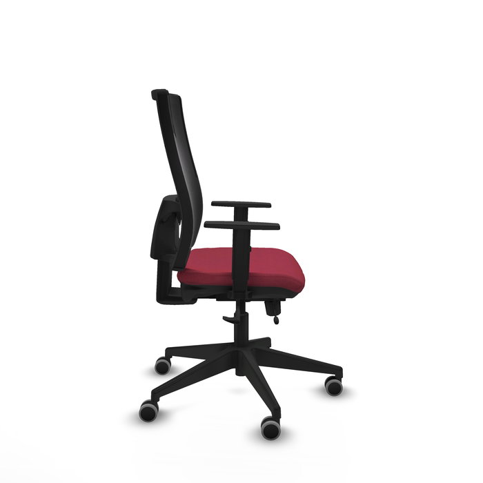 Silla de oficina Horna con mecanismo Sincro/Traslack tapizada con Tela color Granate y malla color Negro. Equipada con lumbar 1D, Brazos 1D y Ruedas 65 mm parqué