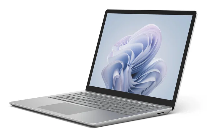 Microsoft Surface Laptop 6 Portátil 13.5" - Intel Core Ultra 7 165H, 16GB RAM, 512GB SSD, Pantalla Táctil, Windows 11 Pro - Color Platino