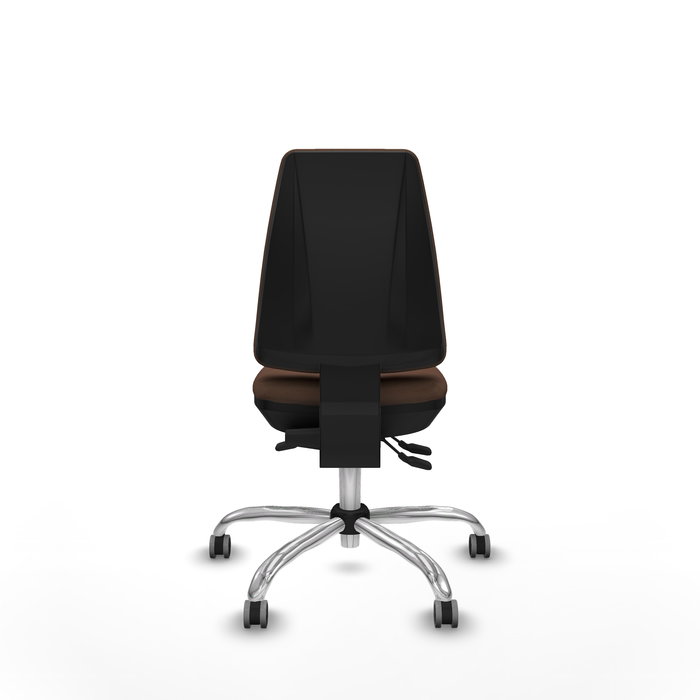 Silla de oficina Elche con mecanismo Asincro tapizada con Tela color Marrón oscuro. Equipada con Base cromada, Sin brazos y Ruedas 65 mm parqué