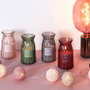 Home Deco Factory Vela Perfumada Jarrón Bougie 15 cm - Aromas Surtidos (Rosa, Verde, Gris, Burdeos) 300 g Cera