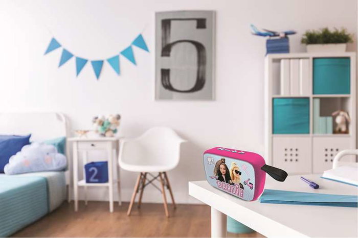 Lexibook Altavoz Portátil Bluetooth Barbie con Acabado de Tela 12x4x8 cm, Incluye Pilas, para Niños a Partir de 6 Años, Varios Idiomas Lexibook Altavoz Portátil Bluetooth Barbie con Acabado de Tela 12x4x8 cm, Incluye Pilas, para Niños a Partir de 6 Años, Varios Idiomas