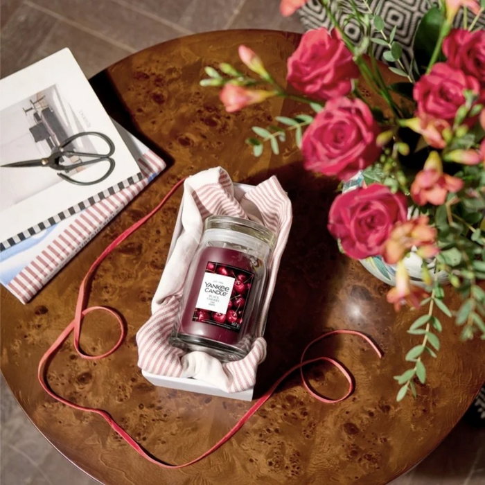 Yankee Candle Signature Black Cherry Vela Grande 567g Yankee Candle Signature Black Cherry Vela Grande 567g
