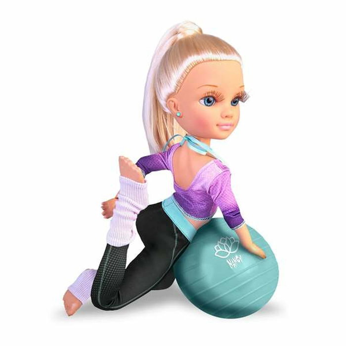 Famosa Muñeca Nancy Yoga Class 42 cm con Pelota de Fitness