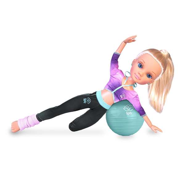 Famosa Nac76000 Muñeca Nancy Yoga Class - La Muñeca Más Flexible con 16 Puntos de Articulación y Pelota de Fitness Famosa Nac76000 Muñeca Nancy Yoga Class - La Muñeca Más Flexible con 16 Puntos de Articulación y Pelota de Fitness