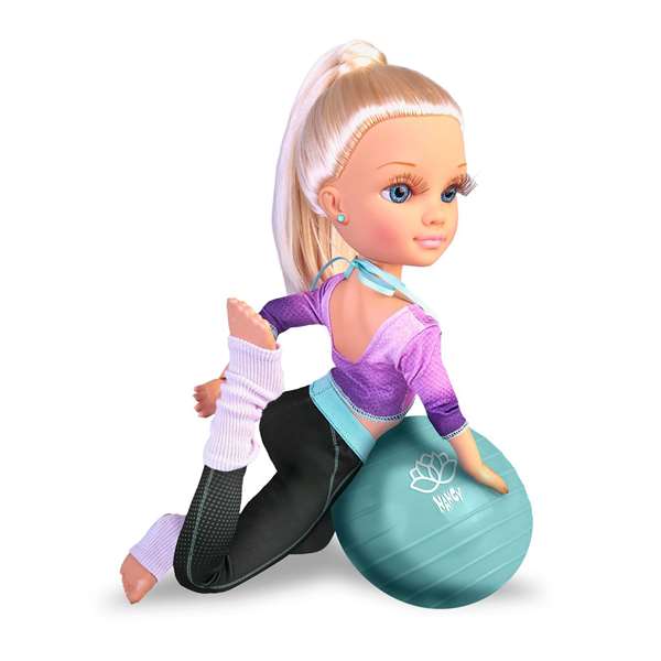 Famosa Nac76000 Muñeca Nancy Yoga Class - La Muñeca Más Flexible con 16 Puntos de Articulación y Pelota de Fitness Famosa Nac76000 Muñeca Nancy Yoga Class - La Muñeca Más Flexible con 16 Puntos de Articulación y Pelota de Fitness