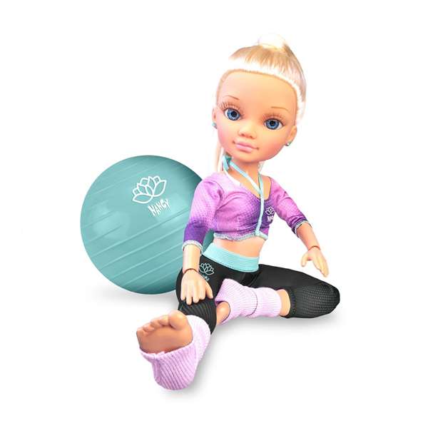 Famosa Nac76000 Muñeca Nancy Yoga Class - La Muñeca Más Flexible con 16 Puntos de Articulación y Pelota de Fitness Famosa Nac76000 Muñeca Nancy Yoga Class - La Muñeca Más Flexible con 16 Puntos de Articulación y Pelota de Fitness