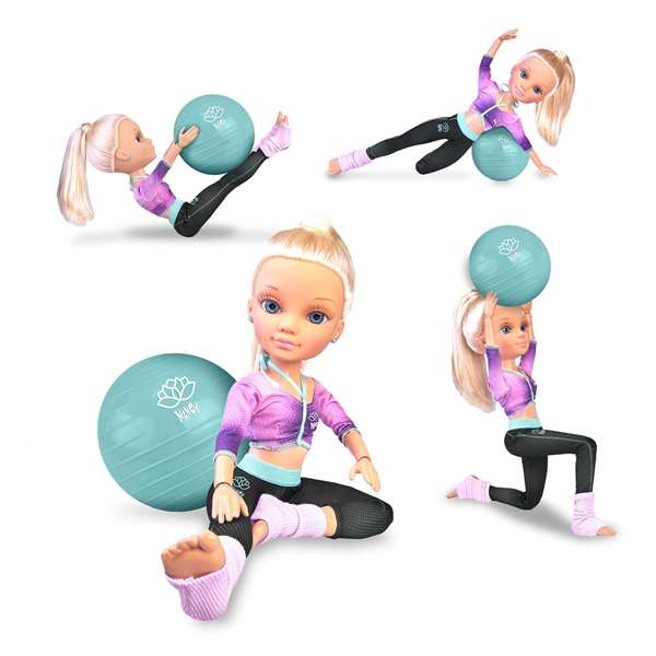 Famosa Nac76000 Muñeca Nancy Yoga Class - La Muñeca Más Flexible con 16 Puntos de Articulación y Pelota de Fitness Famosa Nac76000 Muñeca Nancy Yoga Class - La Muñeca Más Flexible con 16 Puntos de Articulación y Pelota de Fitness