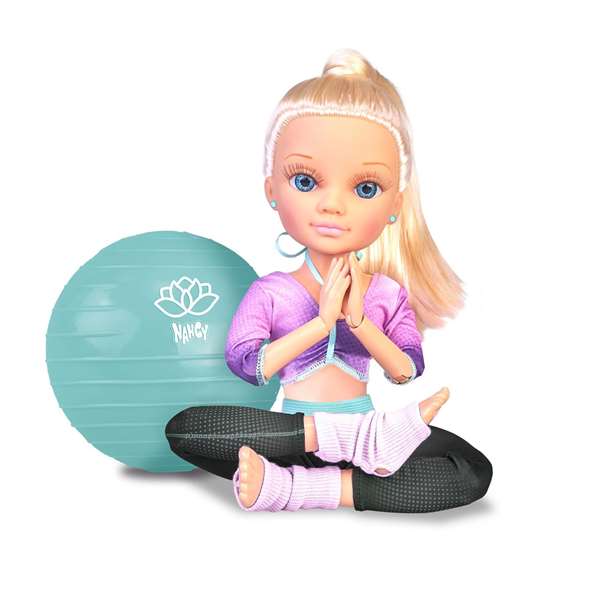 Famosa Nac76000 Muñeca Nancy Yoga Class - La Muñeca Más Flexible con 16 Puntos de Articulación y Pelota de Fitness Famosa Nac76000 Muñeca Nancy Yoga Class - La Muñeca Más Flexible con 16 Puntos de Articulación y Pelota de Fitness