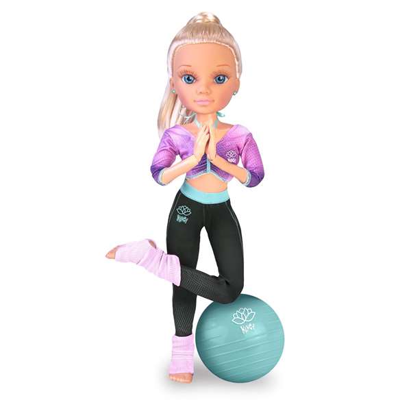Famosa Nac76000 Muñeca Nancy Yoga Class - La Muñeca Más Flexible con 16 Puntos de Articulación y Pelota de Fitness Famosa Nac76000 Muñeca Nancy Yoga Class - La Muñeca Más Flexible con 16 Puntos de Articulación y Pelota de Fitness