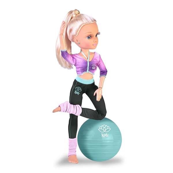 Famosa Nac76000 Muñeca Nancy Yoga Class - La Muñeca Más Flexible con 16 Puntos de Articulación y Pelota de Fitness Famosa Nac76000 Muñeca Nancy Yoga Class - La Muñeca Más Flexible con 16 Puntos de Articulación y Pelota de Fitness