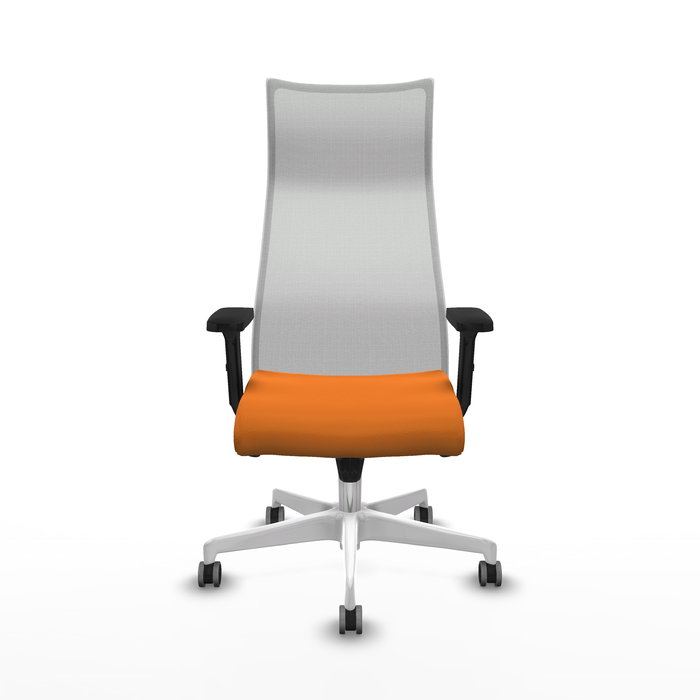 Sillón Albacete con mecanismo Sincro tapizada con Similpiel color Naranja y malla color Blanco. Equipado con Base poliamida blanca, Brazos 2D y Ruedas 65 mm parqué