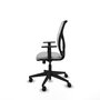 Silla de oficina Motilla con mecanismo Sincro tapizada con Tela color Gris claro y malla color Blanco. Equipada con lumbar 1D, Brazos 1D y Ruedas 65mm nailon