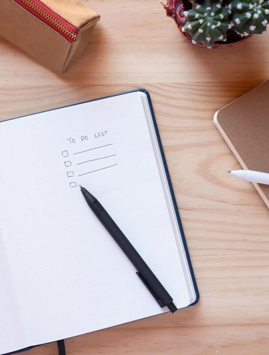 ERIK Cuaderno A5 Real Madrid Premium Tapa Dura Interior Punteado con Banda Elástica ERIK Cuaderno A5 Real Madrid Premium Tapa Dura Interior Punteado con Banda Elástica