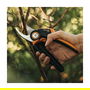 Fiskars P921 Tijera de Podar Bypass Serie M para Jardín, Acero Inoxidable, Capacidad de Corte 24 mm, Mangos Negro y Naranja
