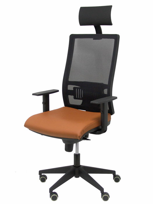 Silla de oficina Horna con mecanismo Sincro tapizada con Piel color Marrón y malla color Negro. Equipada con lumbar 1D, Brazos 1D, Cabecero Fijo y Ruedas de parqué