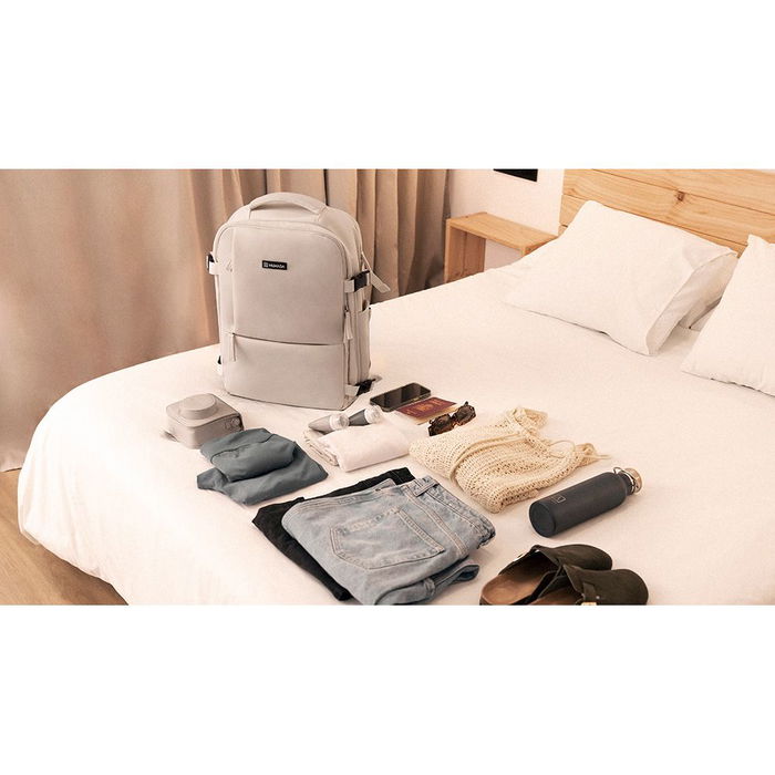Numada Mochila Explorer Backpack B40 Beige 20L, 40x25x20cm, 13 Compartimentos, Puerto USB, Impermeable