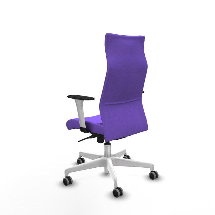 Sillón Albacete con mecanismo Sincro tapizada con Tela color Lila. Equipado con Base poliamida blanca, Brazos 1D y Ruedas 65 mm parqué