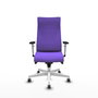 Sillón Albacete con mecanismo Sincro tapizada con Tela color Lila. Equipado con Base poliamida blanca, Brazos 1D y Ruedas 65 mm parqué