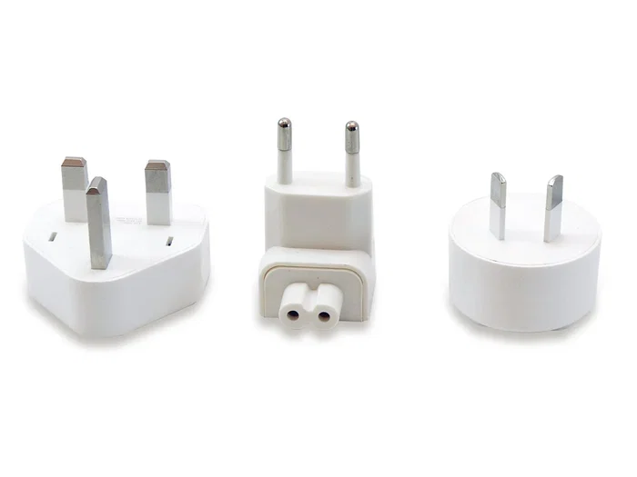 Conceptronic CUSBCHARKIT - Kit cargador de viaje universal (2 puertos USB, 5V 2.1A total) para smartphone, tableta, cámara digital - Cargador de pared y coche incluido - Blanco